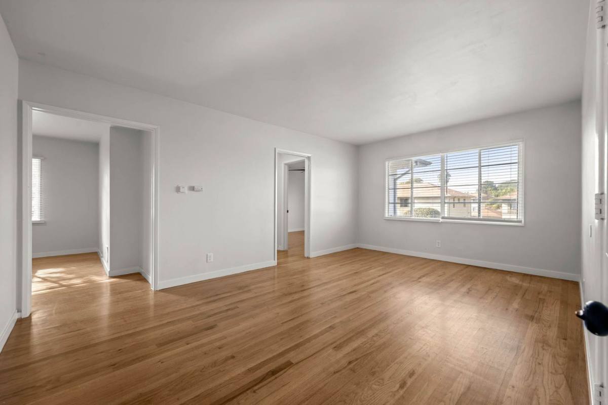Apartment for rent at 4026-4050 W Blvd, Los Angeles, CA 90008