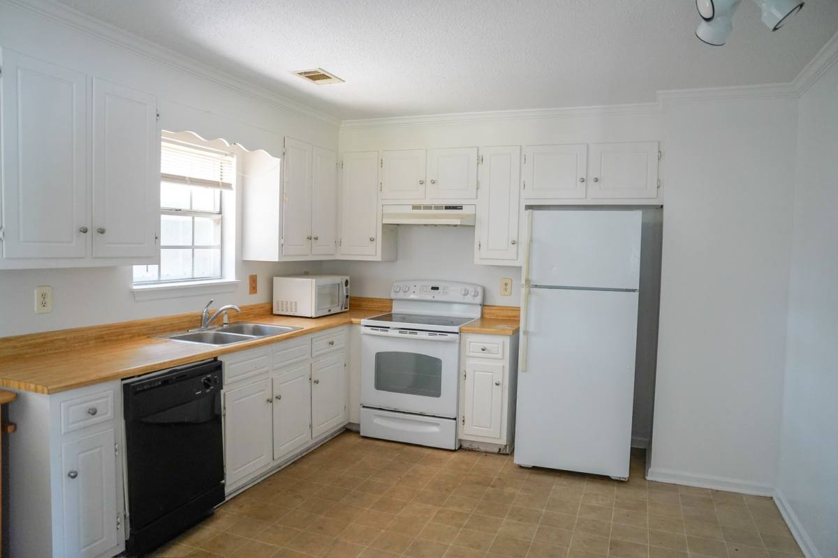 House for rent at 1311 Royal Oaks Court E, Tuscaloosa, AL 35404