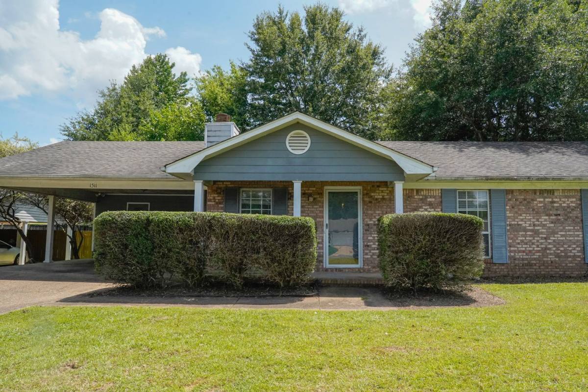 House for rent at 1311 Royal Oaks Court E, Tuscaloosa, AL 35404