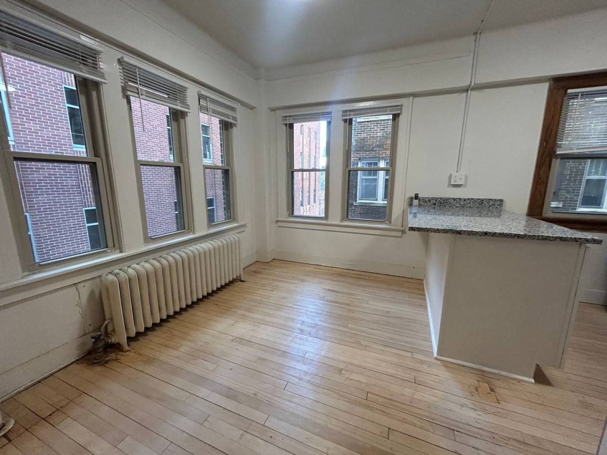 Apartment for rent at 913 E Kilbourn Ave, Milwaukee, WI 53202