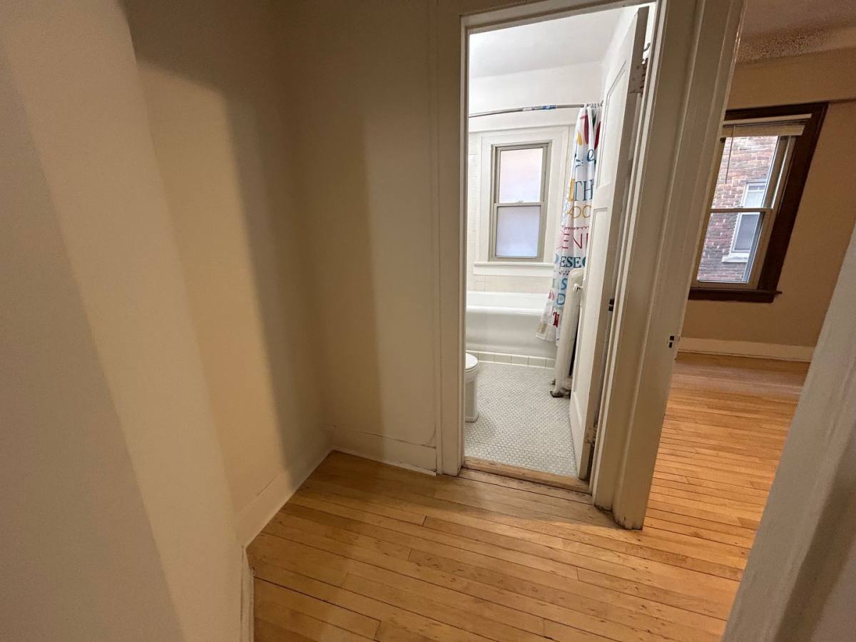 Apartment for rent at 913 E Kilbourn Ave, Milwaukee, WI 53202
