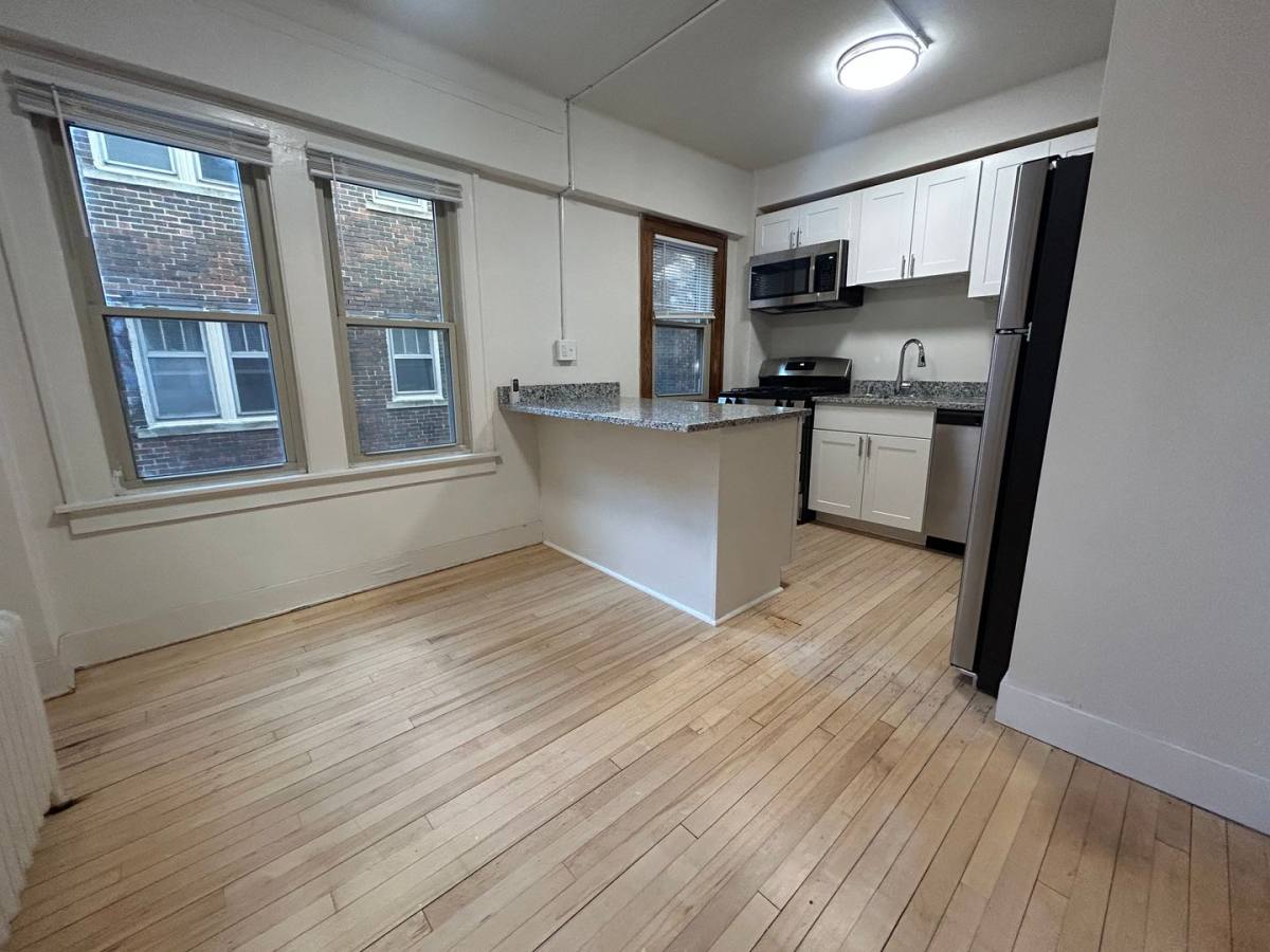 Apartment for rent at 913 E Kilbourn Ave, Milwaukee, WI 53202