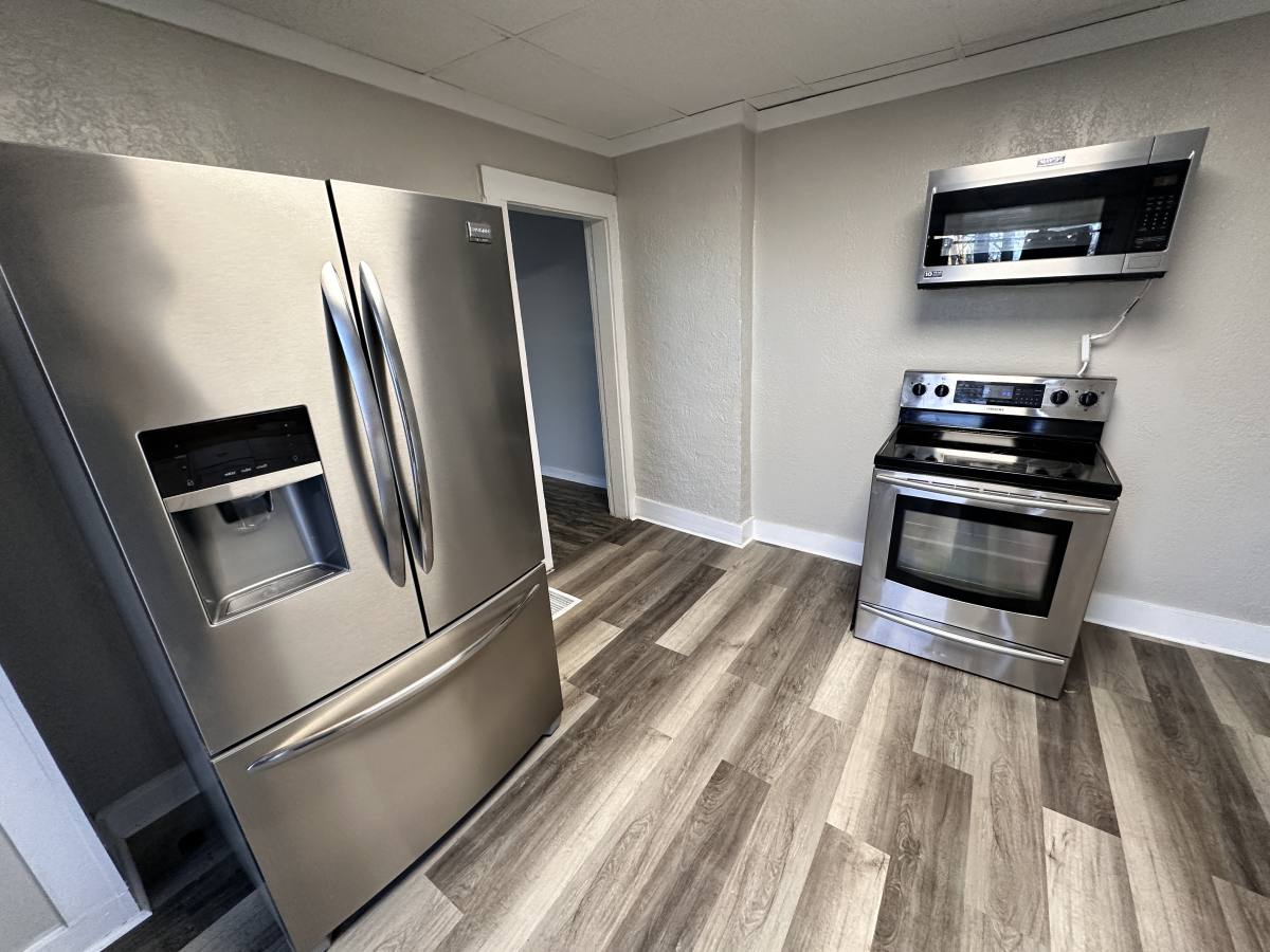 Townhouse for rent at 110 N Grant Ave, Indianapolis, IN 46201