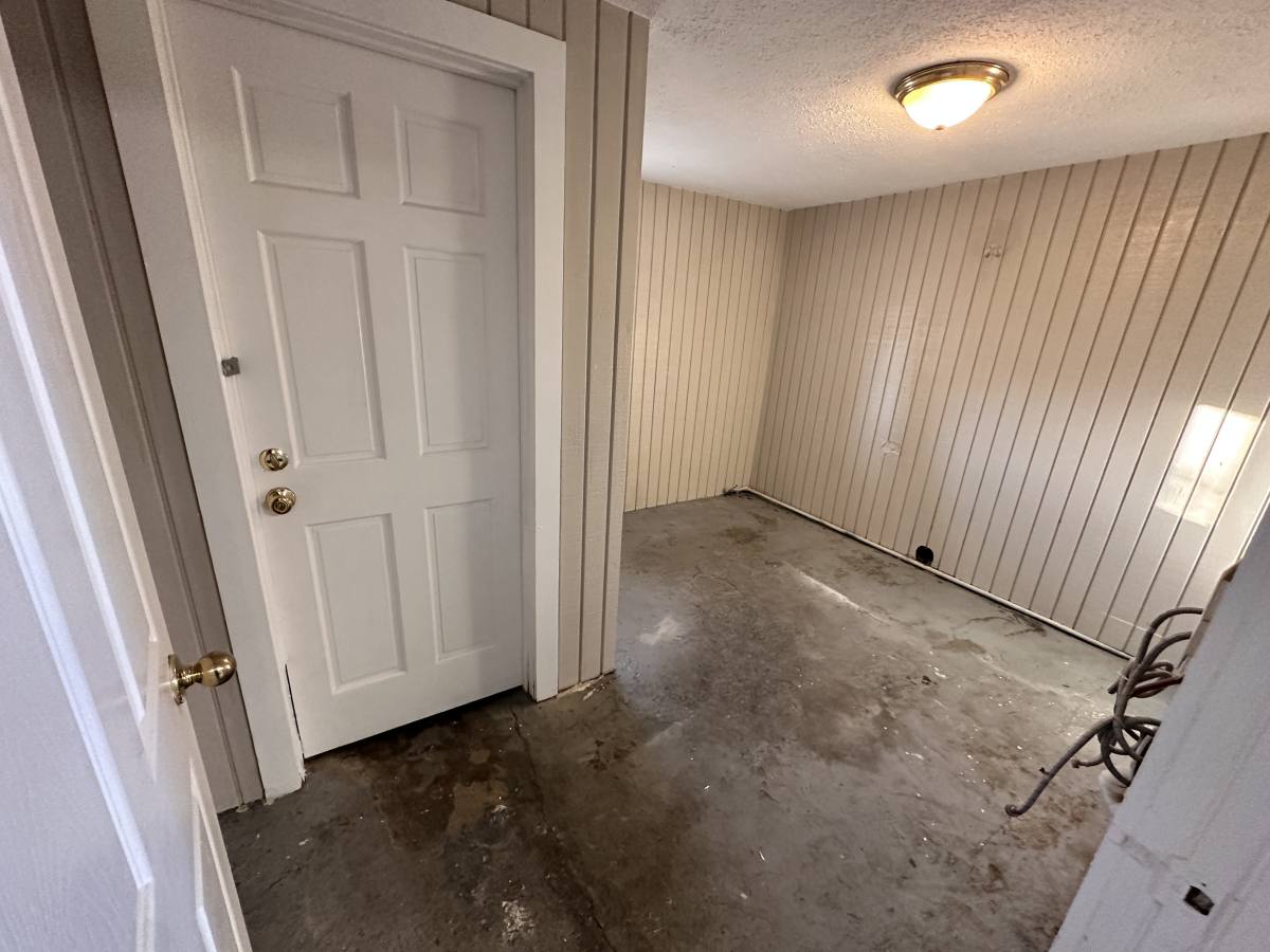 Townhouse for rent at 110 N Grant Ave, Indianapolis, IN 46201