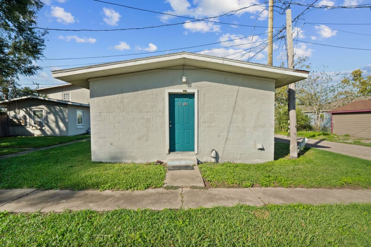 Apartment for rent at 806 3rd Ave N, Texas City, TX 77590