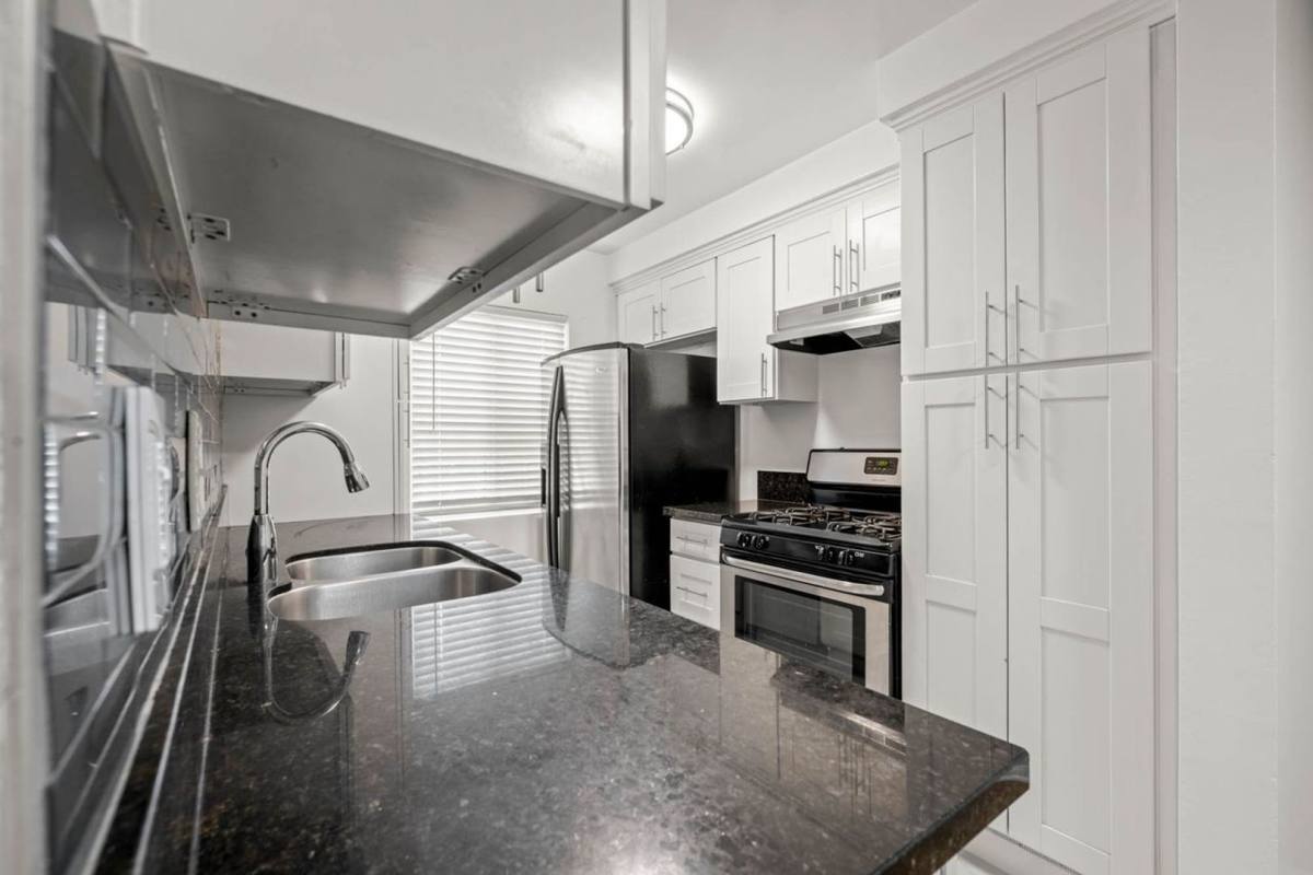 Apartment for rent at 607 N Flores St, Los Angeles, CA 90048