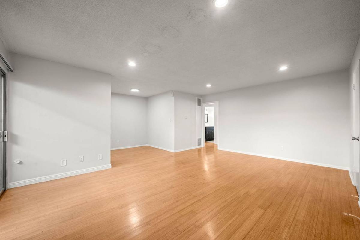 Apartment for rent at 607 N Flores St, Los Angeles, CA 90048