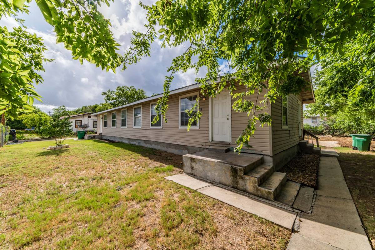 Townhouse for rent at 508 Bee St, San Antonio, TX 78208