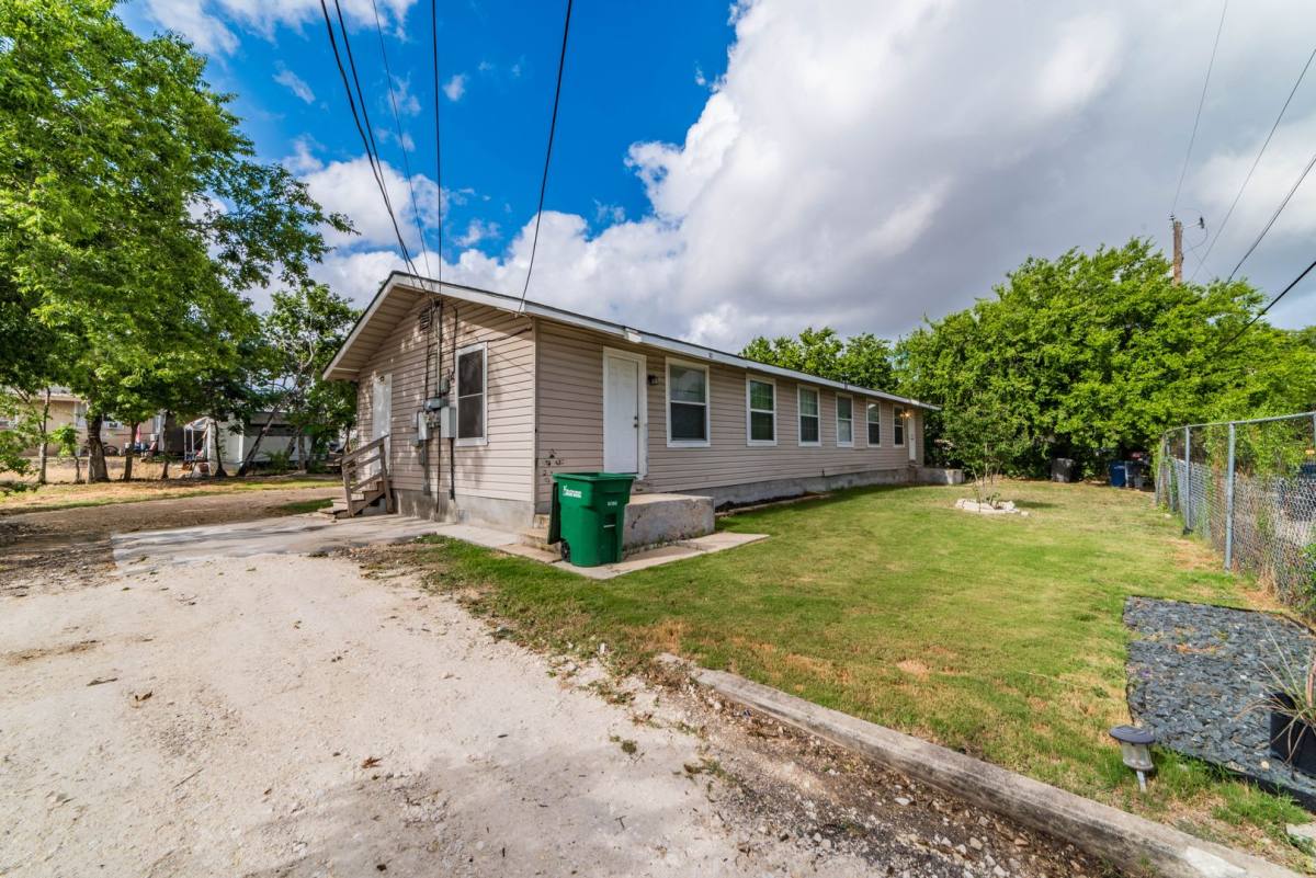 Townhouse for rent at 508 Bee St, San Antonio, TX 78208