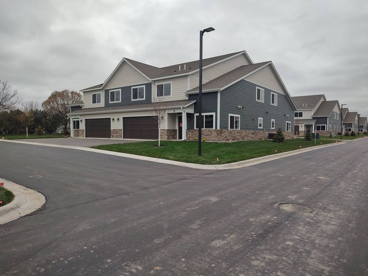 Townhouse for rent at 5401 Kingston Lane NE, Albertville, MN 55301