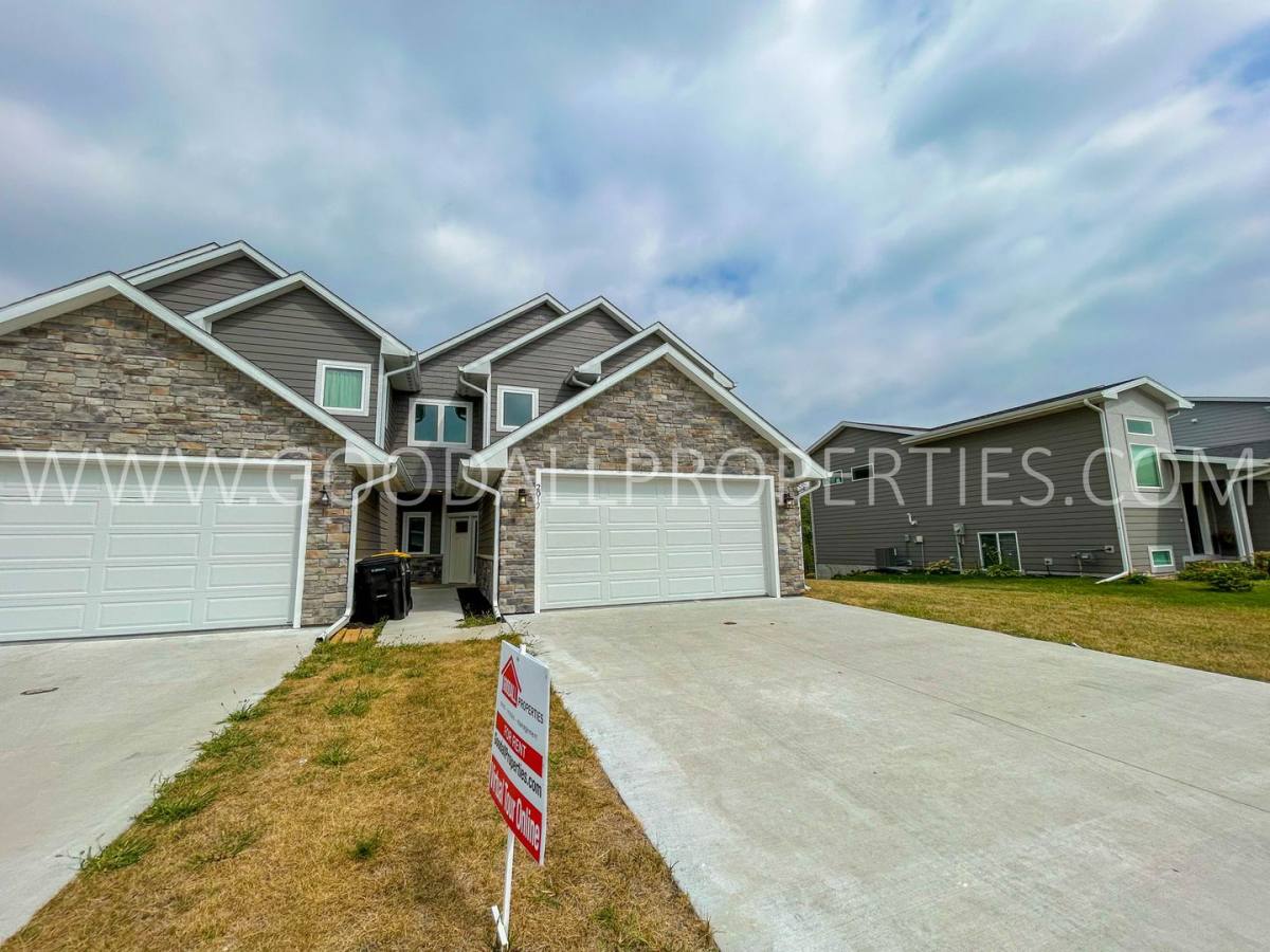 Townhouse for rent at 2017 Ammann St, Adel, IA 50003