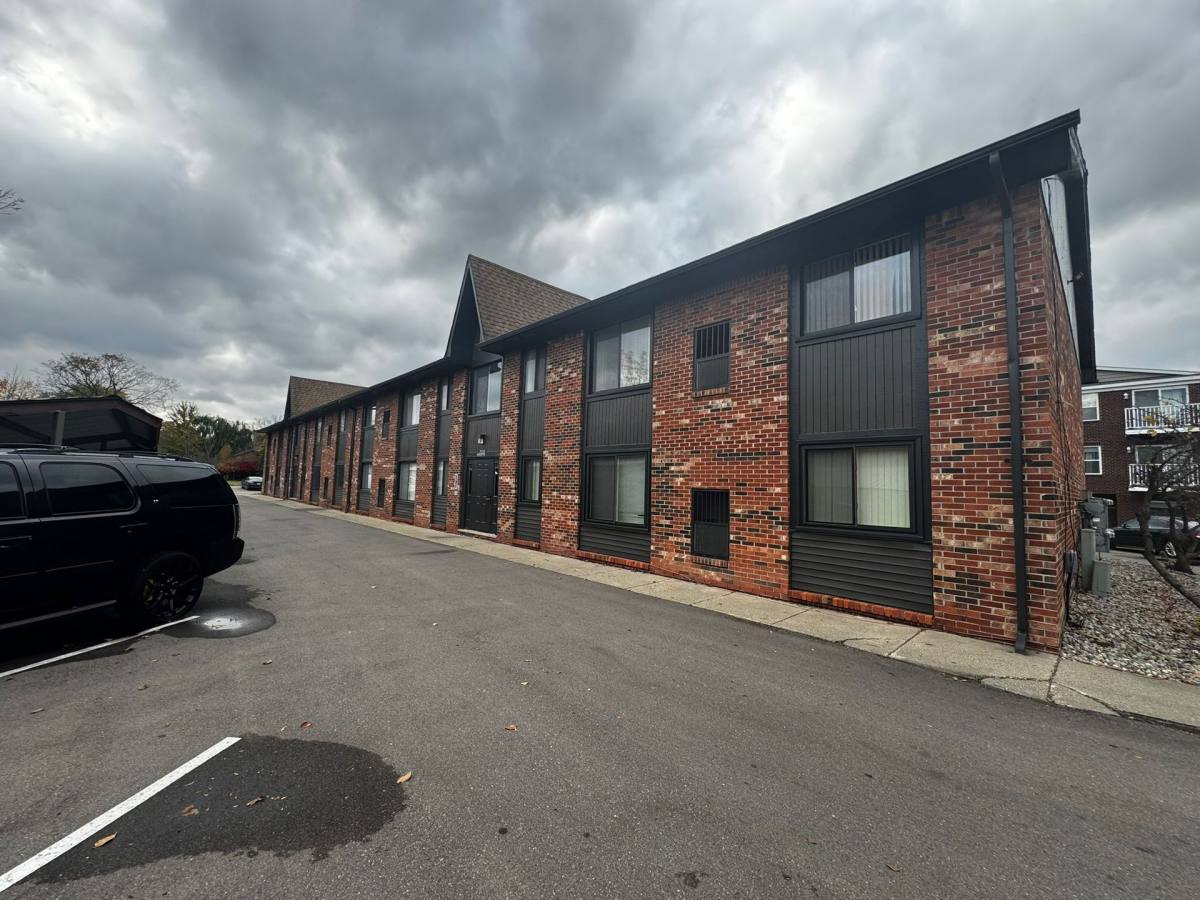 Apartment for rent at 23210 Middlebelt Rd, Farmington, MI 48336