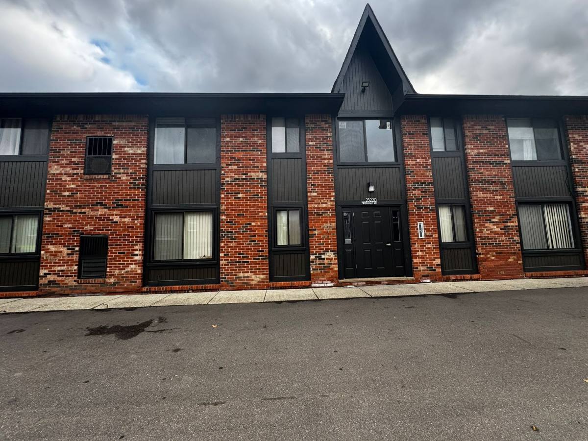 Apartment for rent at 23210 Middlebelt Rd, Farmington, MI 48336