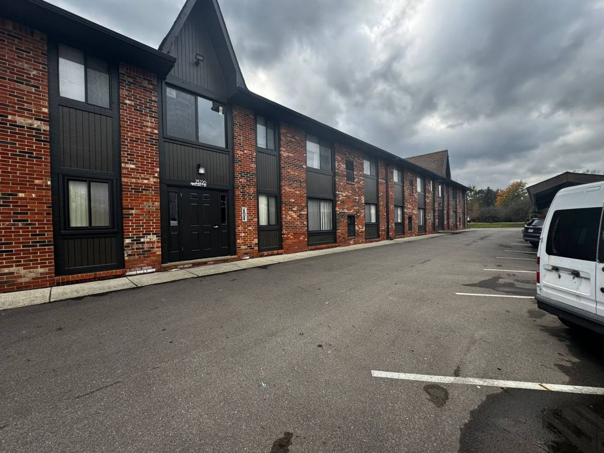 Apartment for rent at 23210 Middlebelt Rd, Farmington, MI 48336