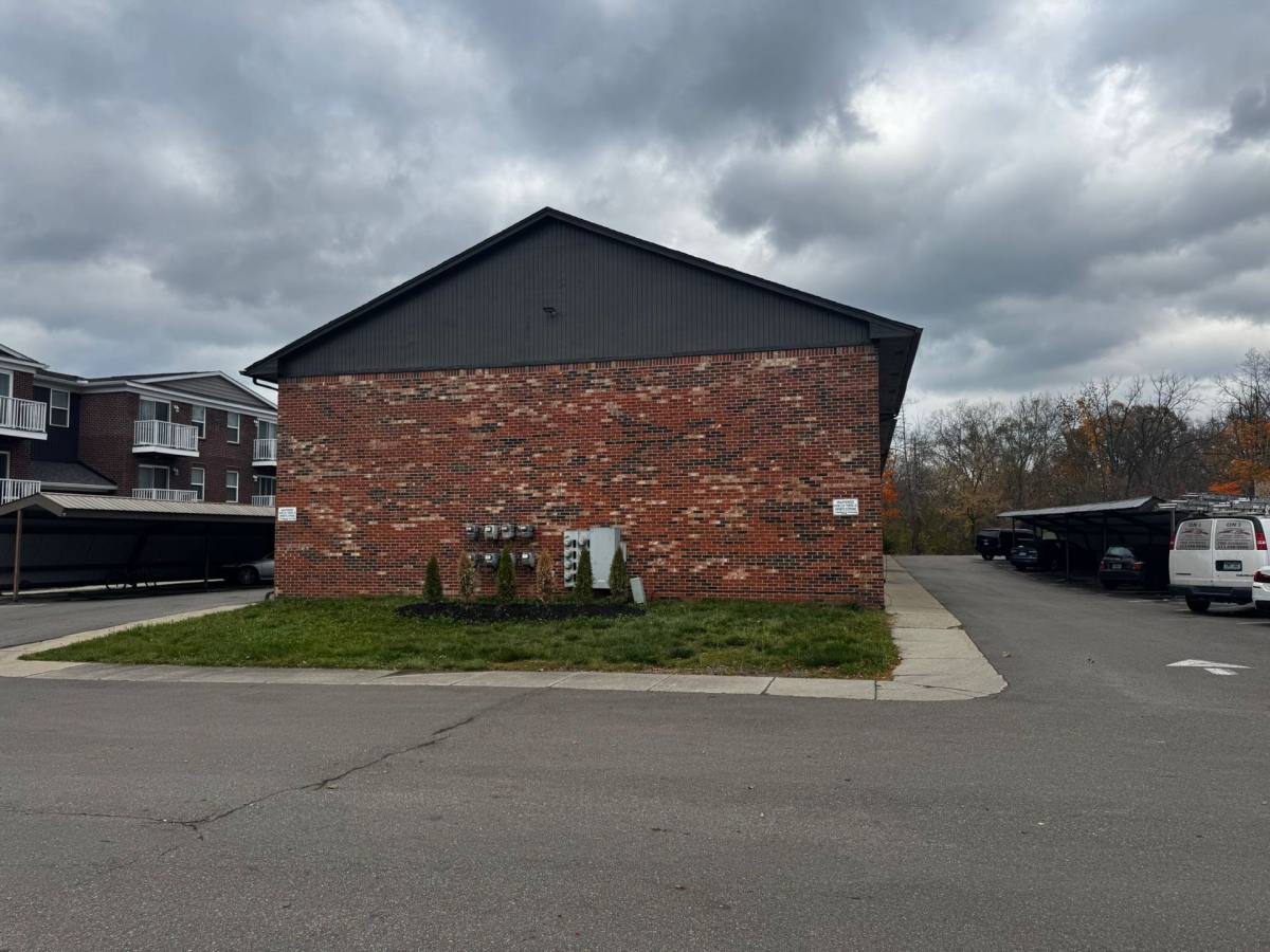 Apartment for rent at 23210 Middlebelt Rd, Farmington, MI 48336