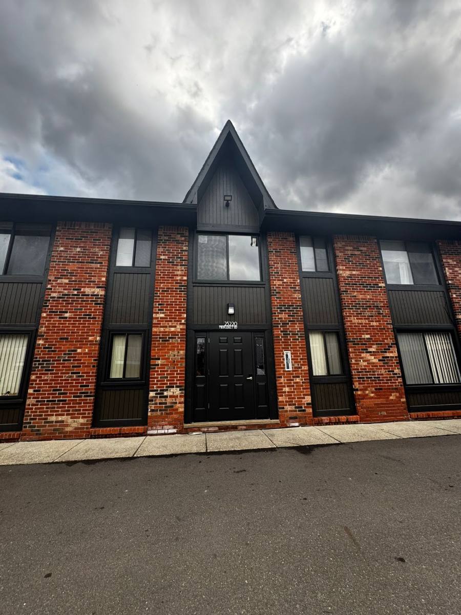 Apartment for rent at 23210 Middlebelt Rd, Farmington, MI 48336