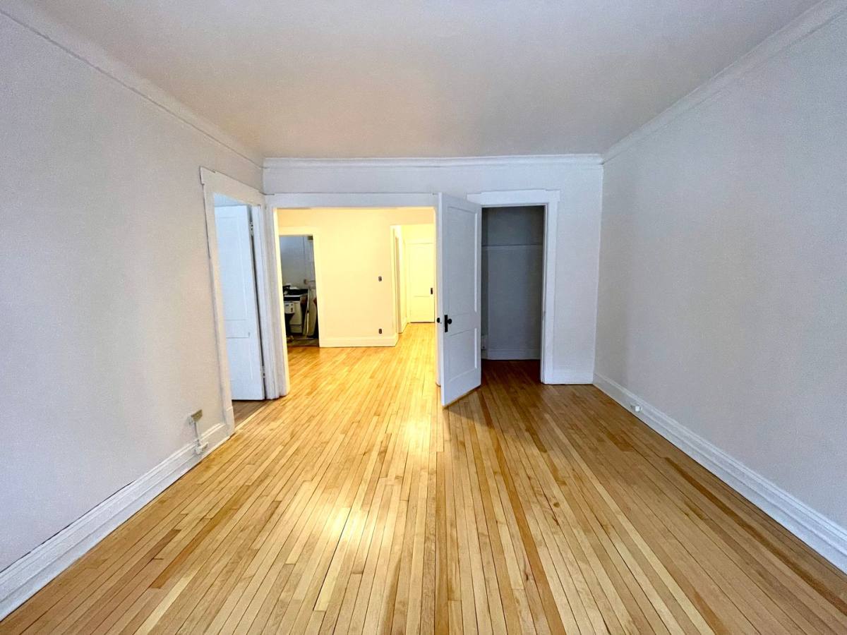 Apartment for rent at 913 E Juneau Ave, Milwaukee, WI 53202