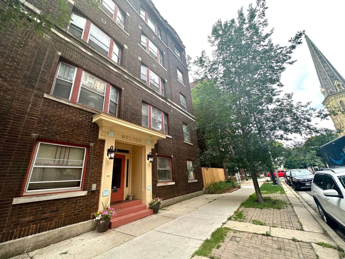 Apartment for rent at 913 E Juneau Ave, Milwaukee, WI 53202