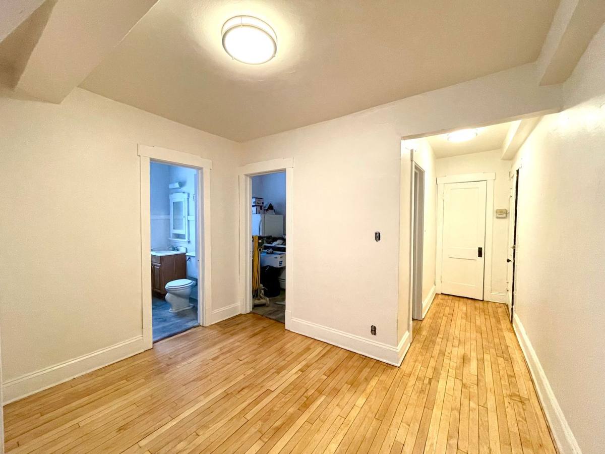 Apartment for rent at 913 E Juneau Ave, Milwaukee, WI 53202