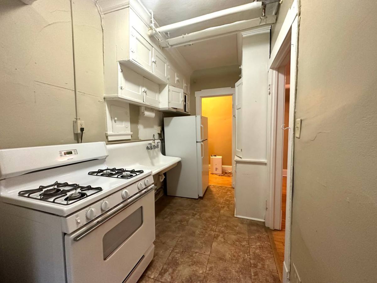 Apartment for rent at 913 E Juneau Ave, Milwaukee, WI 53202