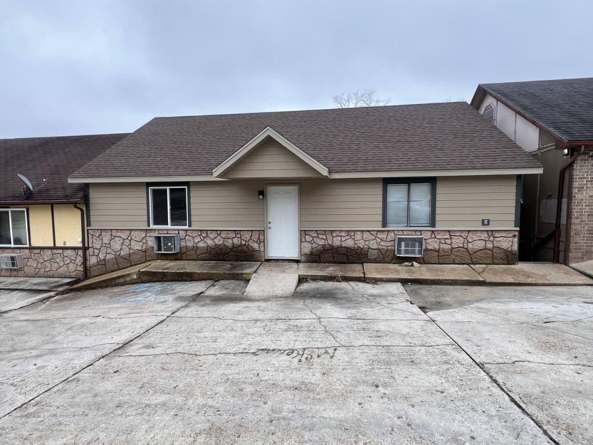 Apartment for rent at 2323 S Business Highway 65, Hollister, MO 65672