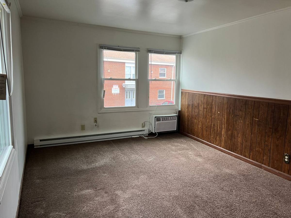 Apartment for rent at 920 Greenbrier Rd, Dekalb, IL 60115