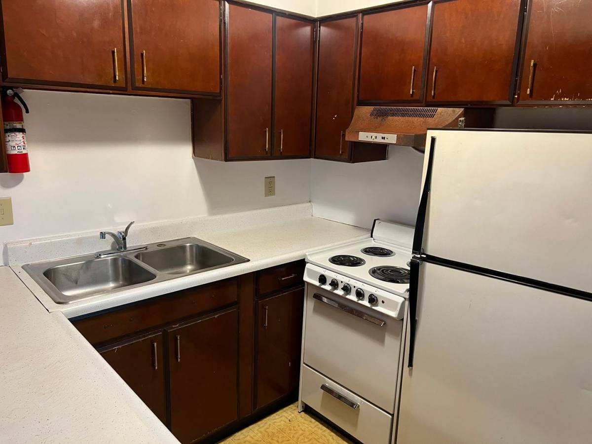 Apartment for rent at 920 Greenbrier Rd, Dekalb, IL 60115