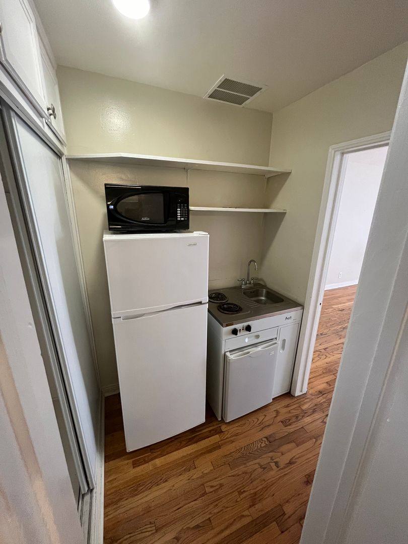 Apartment for rent at 478 Landfair Ave, Los Angeles, CA 90024
