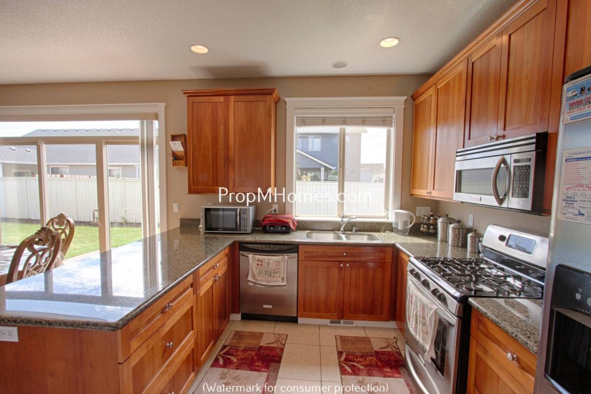 House for rent at 682 June Dr, Molalla, OR 97038
