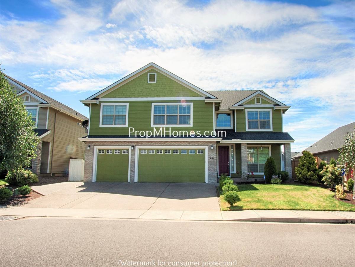 House for rent at 682 June Dr, Molalla, OR 97038