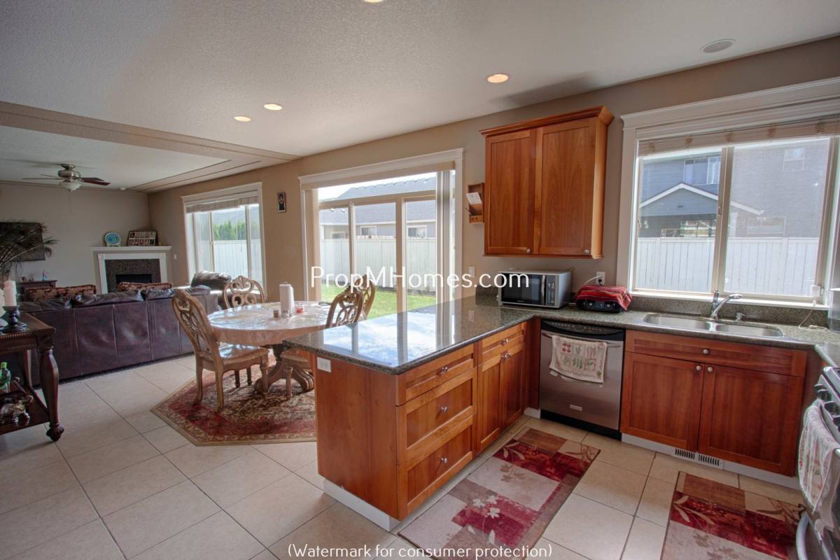 House for rent at 682 June Dr, Molalla, OR 97038