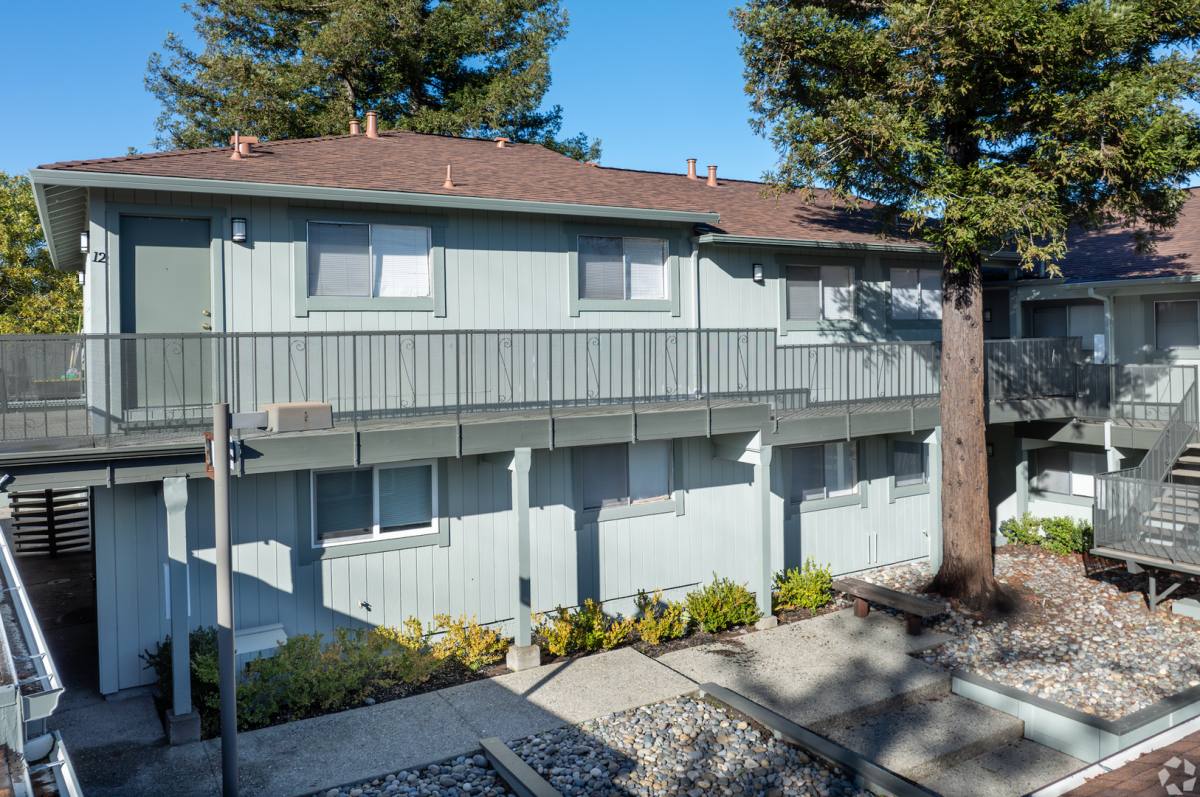 Apartment for rent at 900 Alvarez Ave, Pinole, CA 94564