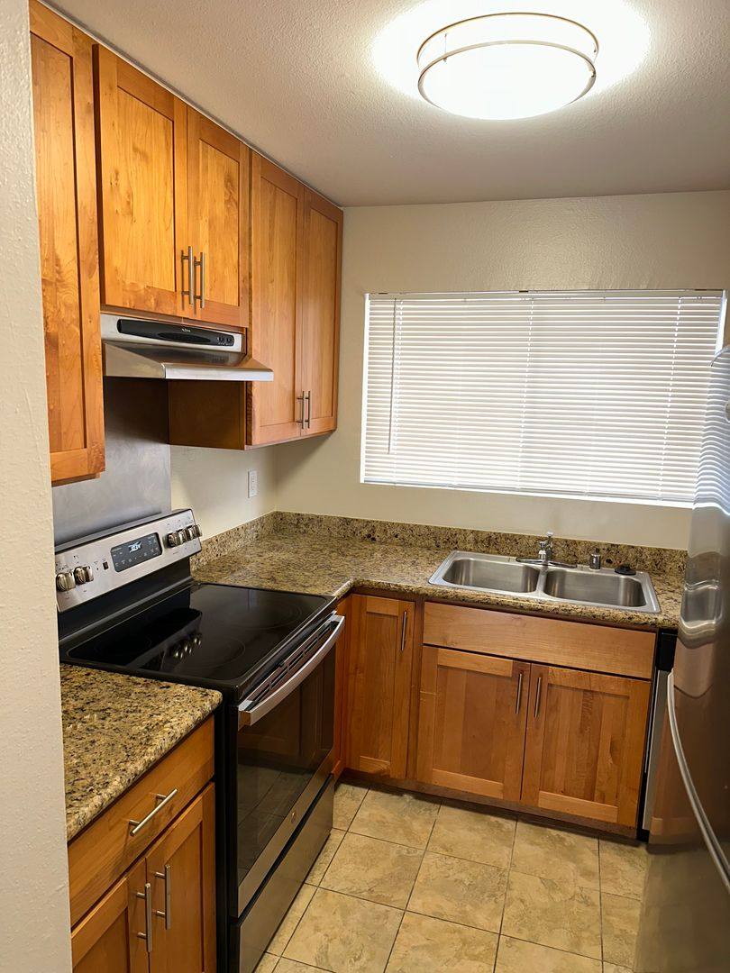 Apartment for rent at 900 Alvarez Ave, Pinole, CA 94564