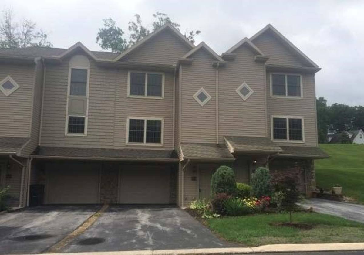 Apartment for rent at 646 Oakwood Ave, State College, PA 16803
