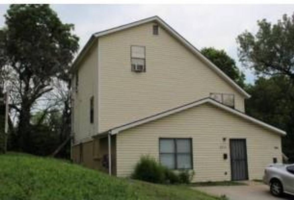 Apartment for rent at 4212 E 55th St, Kansas City, MO 64130