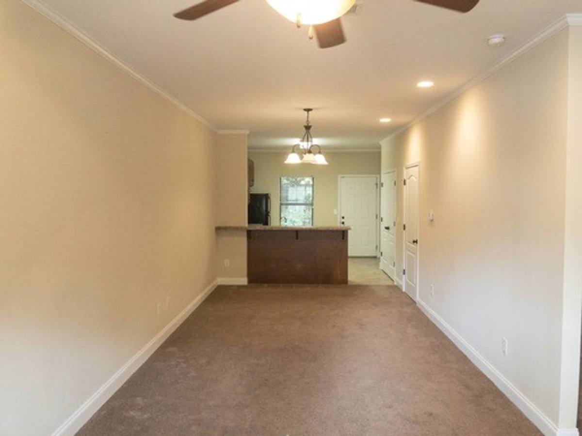 Townhouse for rent at 1915 6th Ave, Tuscaloosa, AL 35401