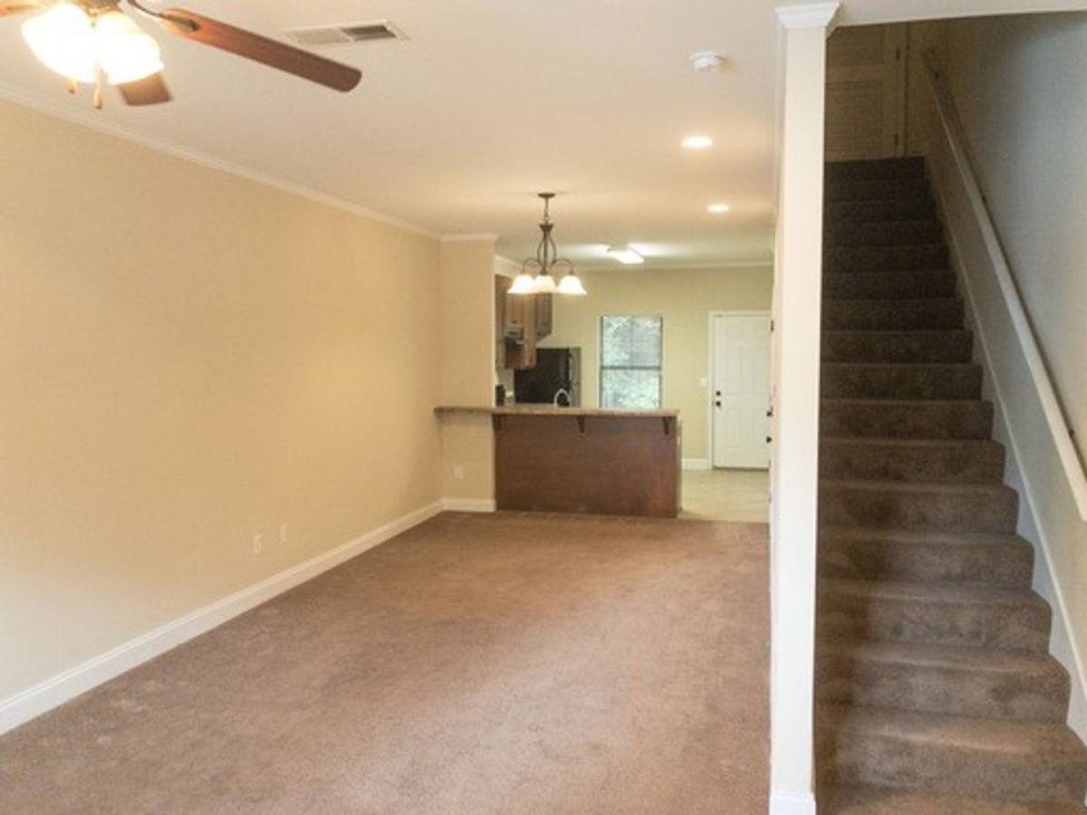 Townhouse for rent at 1915 6th Ave, Tuscaloosa, AL 35401