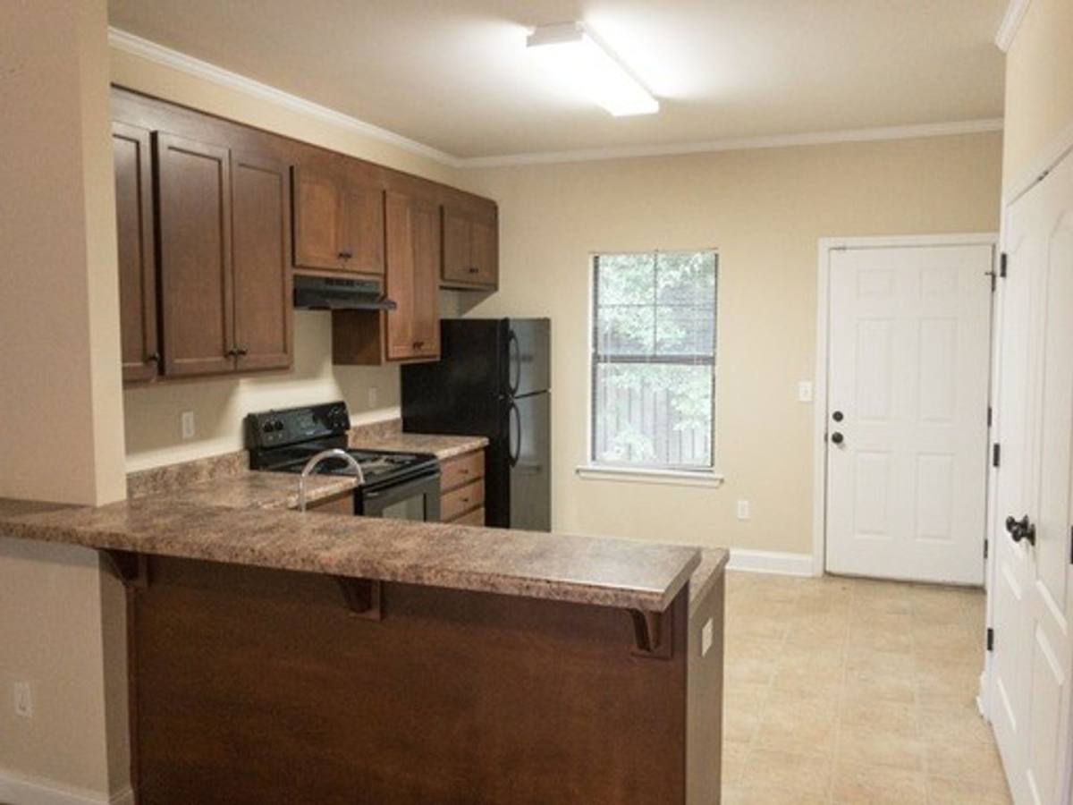 Townhouse for rent at 1915 6th Ave, Tuscaloosa, AL 35401