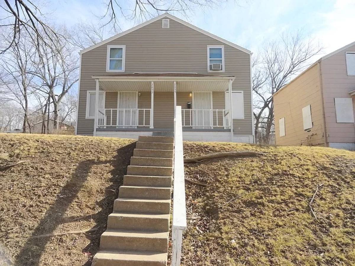 Apartment for rent at 2855 Van Brunt Blvd, Kansas City, MO 64128