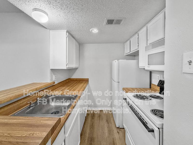 Apartment for rent at 9520 Royal Lane #211, Dallas, TX 75243