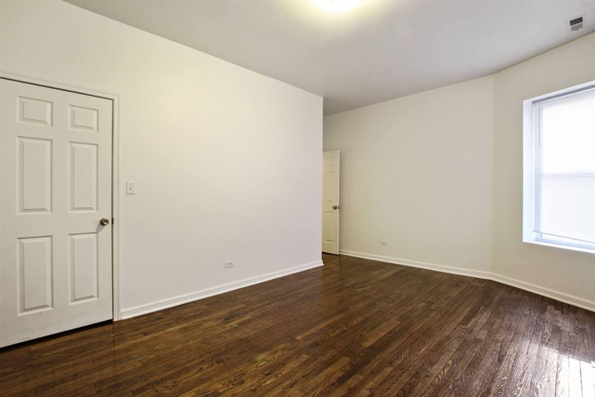 Apartment for rent at 4820 S Michigan Ave, Chicago, IL 60615