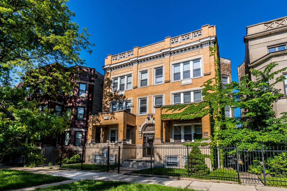 Apartment for rent at 4820 S Michigan Ave, Chicago, IL 60615