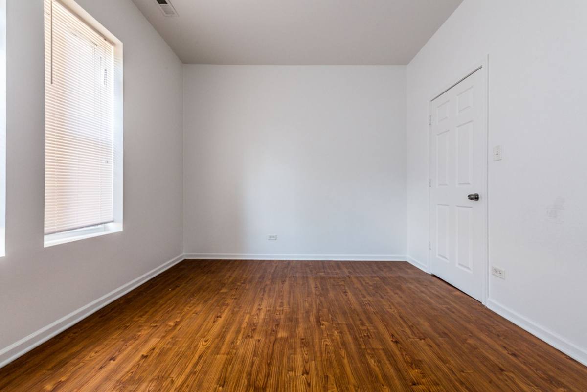 Apartment for rent at 4820 S Michigan Ave, Chicago, IL 60615