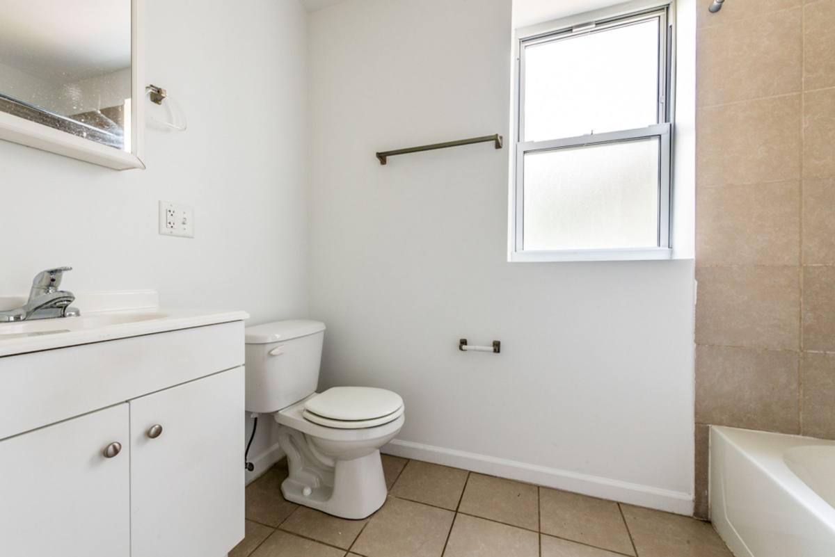 Apartment for rent at 4820 S Michigan Ave, Chicago, IL 60615
