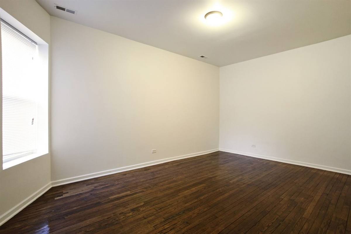 Apartment for rent at 4820 S Michigan Ave, Chicago, IL 60615