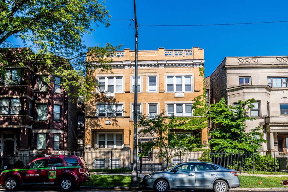 Apartment for rent at 4820 S Michigan Ave, Chicago, IL 60615