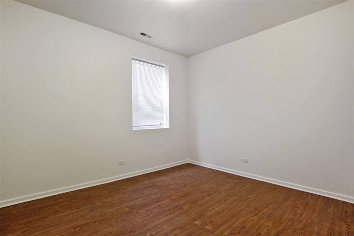 Apartment for rent at 4820 S Michigan Ave, Chicago, IL 60615