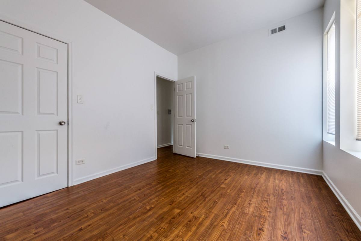 Apartment for rent at 4820 S Michigan Ave, Chicago, IL 60615