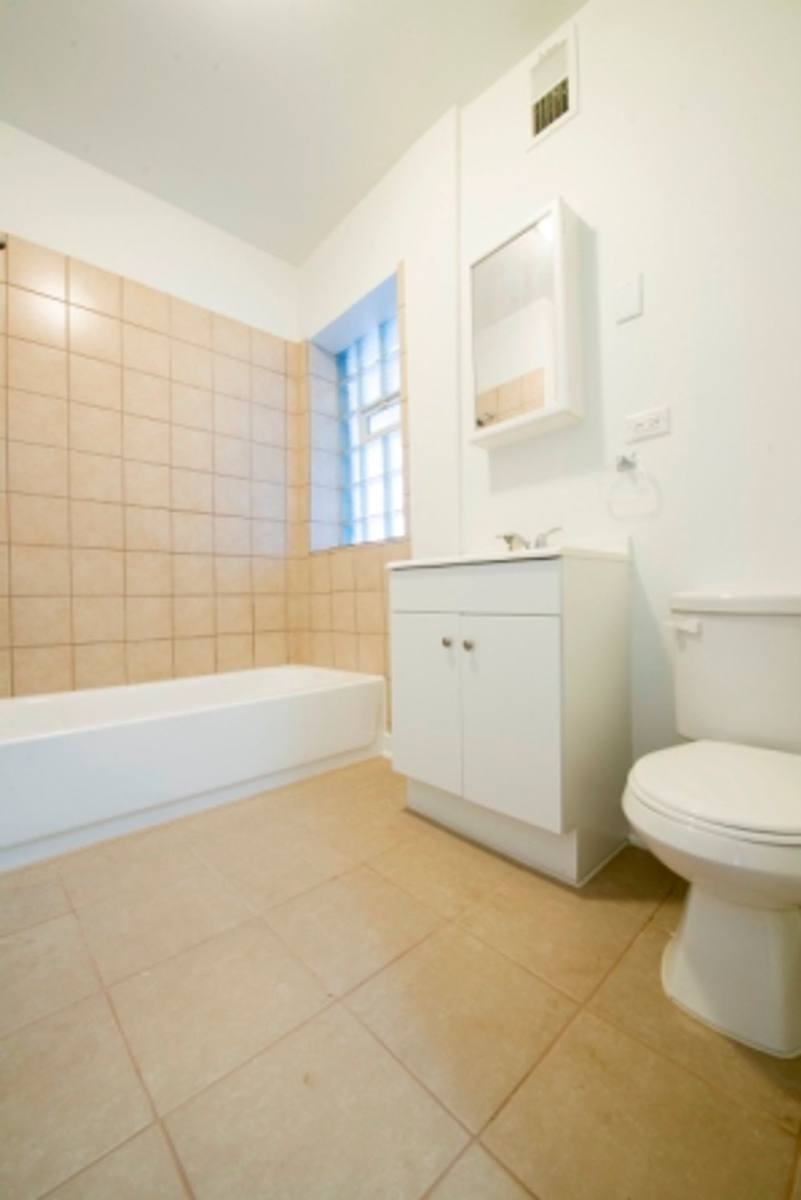 Apartment for rent at 1414-18 W 80th, Chicago, IL 60620