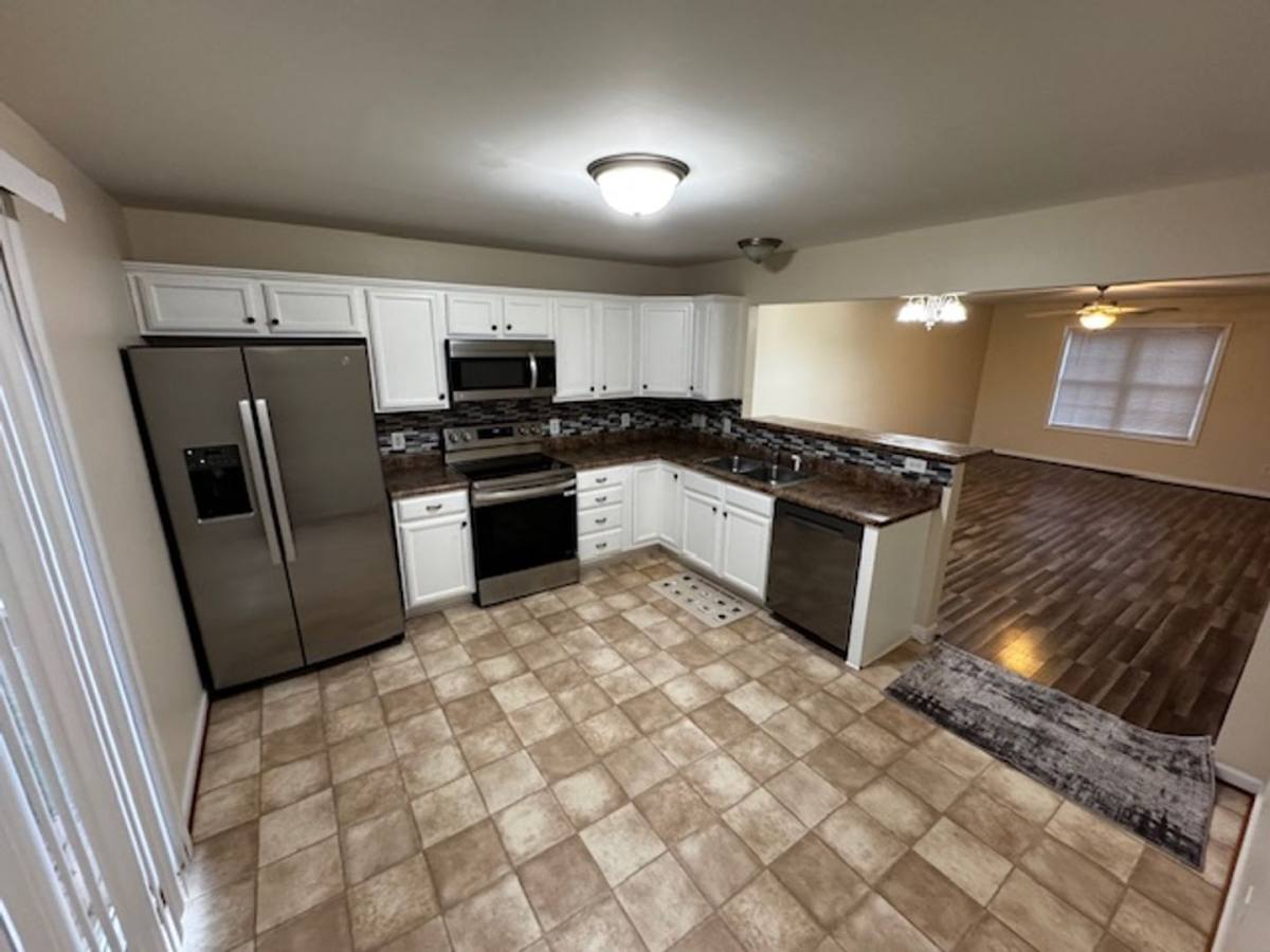Townhouse for rent at 1810 Broadway St, Lynchburg, VA 24501